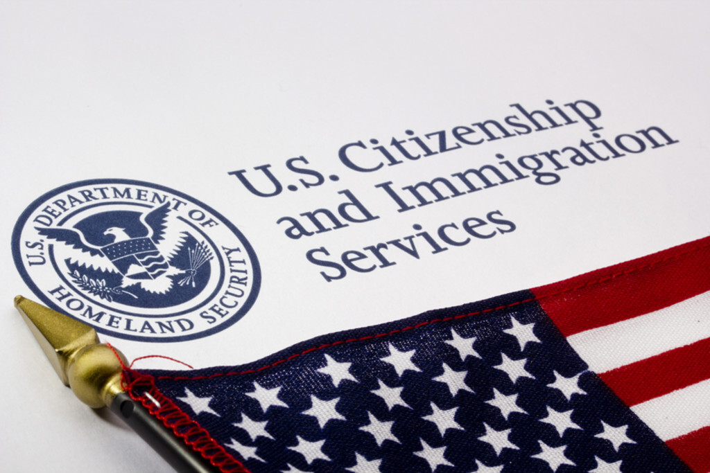 00uscis16.jpg